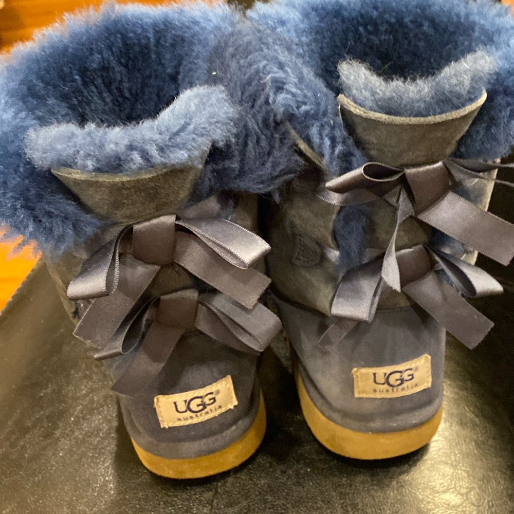Girls Blue Bailey Bow Uggs, size 4